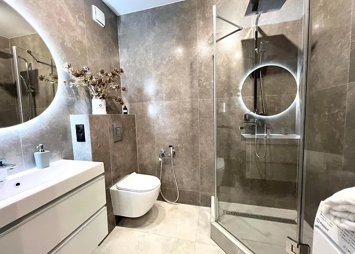 парус сіті Apartamento Lviv